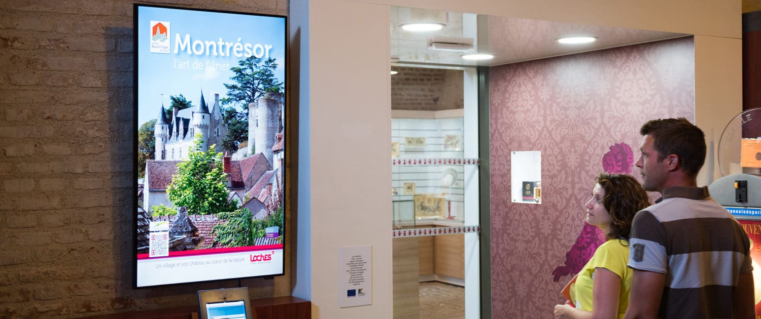 Panneau d'affichage situé à l'entrée du Château d'Amboise