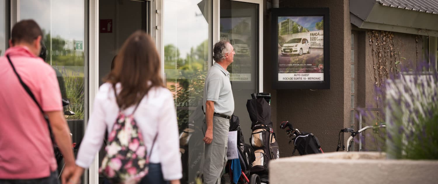 Panneau d'affichage situé à l'entrée du golf de Pessac